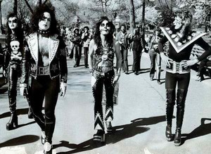  45 years 以前 today: 吻乐队（Kiss） (NYC) April 24, 1974