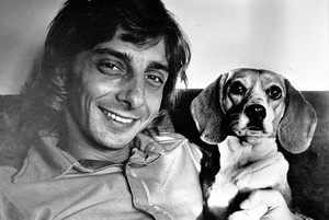 Barry Manilow And His Dog, Bagel