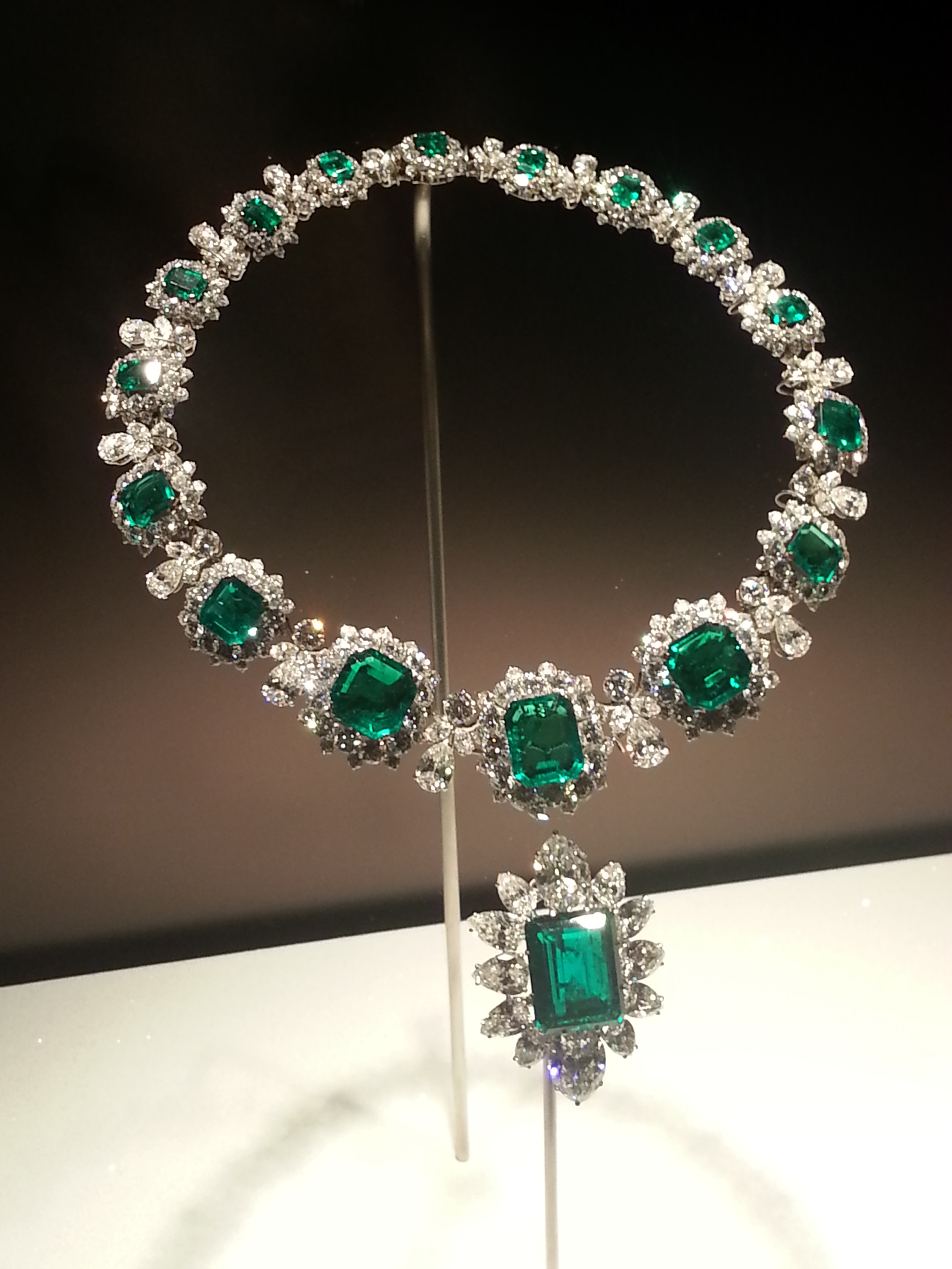 bulgari emerald diamond necklace