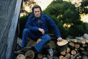  Clint Eastwood photographed oleh David Montgomery (1976)