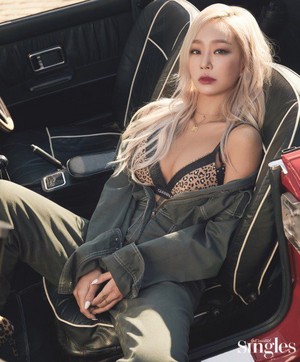  Hyolyn for Singles Korea Magazine April 2019 Issue