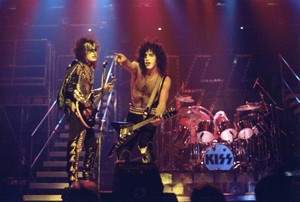  吻乐队（Kiss） ~Montréal, Québec, Canada...July 12, 1977