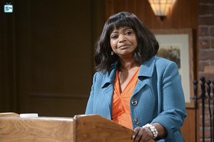 Mom ~ 2x16 "Dirty Money and a Woman Named Mike"