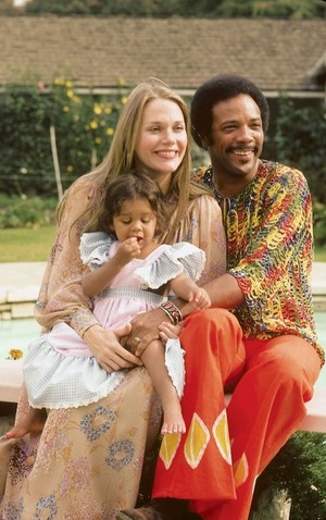  Peggy Lipton With Her Family