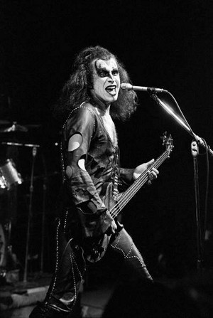  45 years 以前 today: 吻乐队（Kiss） ~Atlanta, Georgia...June 22, 1974 (Cooley's Electric Ballroom)