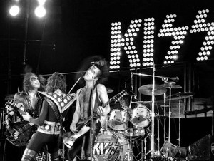  kiss ~Austin, Texas...June 14, 1975 (Dressed to Kill Tour -City Coliseum) -44 years hace today