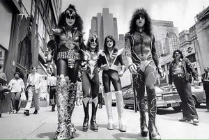  kiss (NYC)…June 24, 1976 (Central Park)