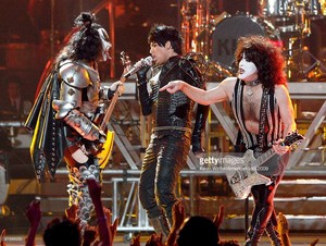  Kiss w/Adam Lambert ~American Idol...May 20, 2009