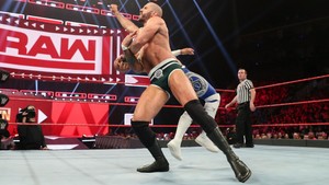Raw 5/27/19 ~ Ricochet vs Cesaro