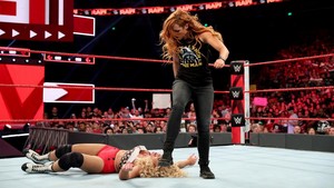  Raw 6/3/19 ~ Lacey Evans vs चालट, चार्लोट, शेर्लोट Flair