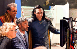  Tom Hiddleston, Jeff Goldblum, and Taika Waititi behind the scenes of Thor Ragnarok (2017)