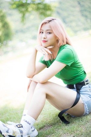  ITZY Ryujin - "IT'z ICY" promotion photoshoot によって Naver x Dispatch