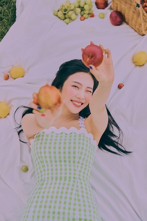  Joy is the epitome of charm and grace in individual teaser images for 'The ReVe Festival: jour 2'