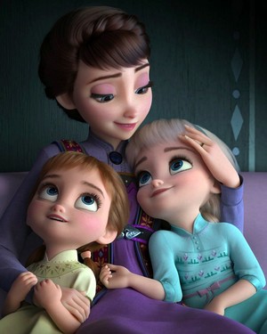  Queen Iduna with Elsa and Anna