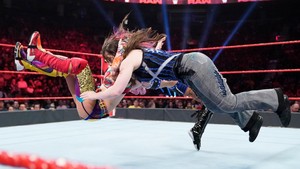  Raw 8/12/19 ~ Alexa Bliss/Nikki 交叉, 十字架 vs The Kabuki Warriors