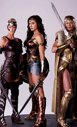  Robin Wright, Gal Gadot and Connie Nielsen behind the scenes of Wonder Woman (2017)