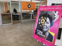  Toni Morrison পাঠ করা Room