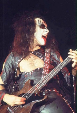 Gene ~Chicago, Illinois...November 8, 1974 (Hotter Than Hell Tour)