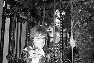  Gene ~filming of Detroit Rock City for ABC's Paul Lynde ハロウィン Special....October 20, 1976