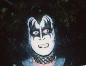  Gene ~filming of Detroit Rock City for ABC's Paul Lynde ハロウィン Special....October 20, 1976