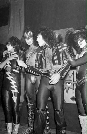  kiss ~Hollywood, California...October 28, 1982 (Creatures of the Night Tour)