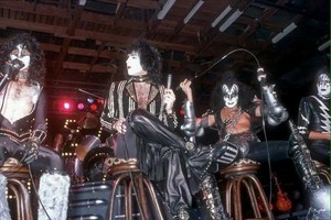  kiss ~Hollywood, California...October 28, 1982 (Creatures of the Night Tour)