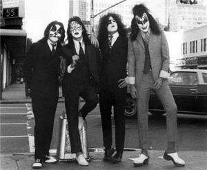  KISS (NYC ) October 26, 1974 (Dressed to Kill تصویر shoot)