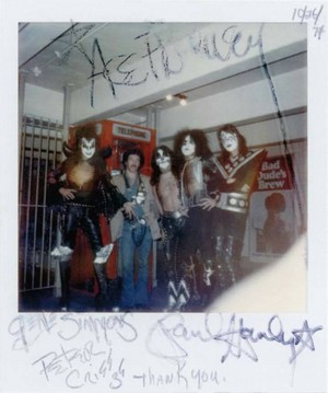  ciuman (NYC ) October 26, 1974 (Dressed to Kill foto shoot)