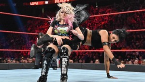  Raw 8/19/19 ~ Alexa Bliss/Nikki 십자가, 크로스 vs Sonya Deville/Mandy Rose