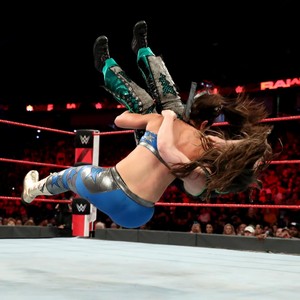  Raw 8/26/19 ~ Bayley vs Nikki پار, صلیب