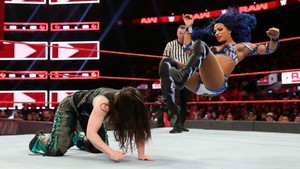 Raw 9/23/19 ~ Nikki traverser, croix vs Sasha Banks
