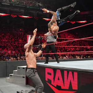  Raw 9/30/19 ~ Ricochet vs Cesaro