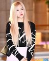 Rose heading to China for Valentino event - black-pink photo