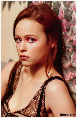  Thora Birch - étoile, star Magazine Photoshoot - 2001