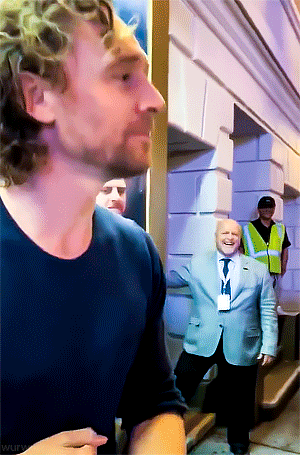 Tom Hiddleston - Betrayal Broadway - Stage door (October 2019)