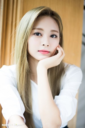  Tzuyu "Feel Special" promotion photoshoot 由 Naver x Dispatch