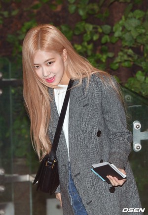 Blackpink at Gimpo Airport heading to Japan 191203 