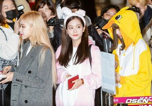 Blackpink at Gimpo Airport heading to Japan 191203
