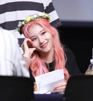 Feel Special - Fansign