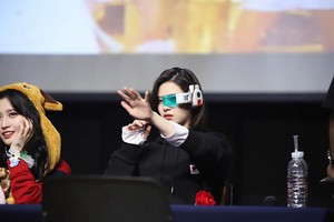 Feel Special - Fansign