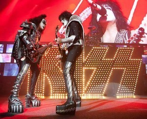  Gene and Tommy ~Las Vegas, Nevada...November 28, 2009 (Alive-35 - Sonic Boom Tour)