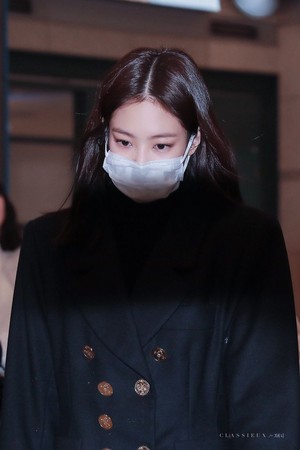  Jennie at ICN airport back from Beijing