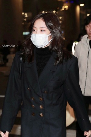 Jennie at ICN airport back from Beijing 