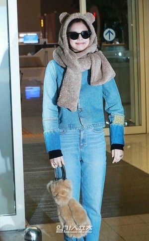  Jennie at ICN airport heading to Beijing for Gentle Monster