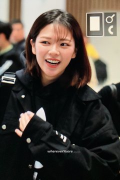  Jeongyeon at the airport