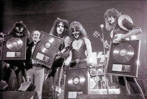  キッス ~Long Island, New York...December 31, 1975 (Nassau Veterans Memorial Coliseum - Alive Tour)