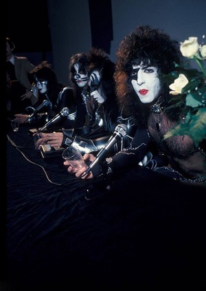  吻乐队（Kiss） (NYC) April 9, 1976 (Destroyer 照片 Session-Press Conference Mothers Studio)