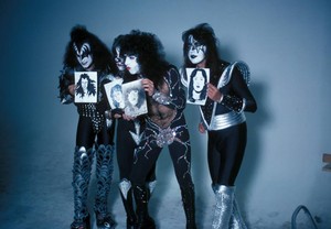  Kiss (NYC) April 9, 1976 (Destroyer фото Session-Press Conference Mothers Studio)