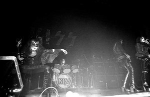 KISS (NYC) December 31, 1973 (New York Academy of Music's New Year's Eve) 