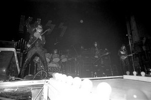 KISS (NYC) December 31, 1973 (New York Academy of Music's New Year's Eve) 